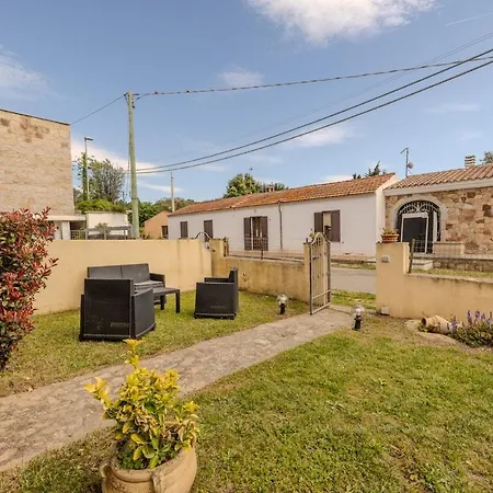 San Teodoro Small With Garden, Parking, And Ac بيت للعطل