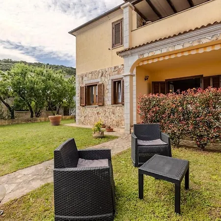 San Teodoro Small With Garden, Parking, And Ac Сasa de vacaciones Schifoni