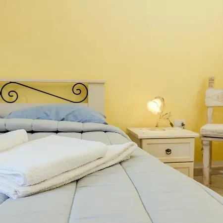 San Teodoro Small With Garden, Parking, And Ac Сasa de vacaciones