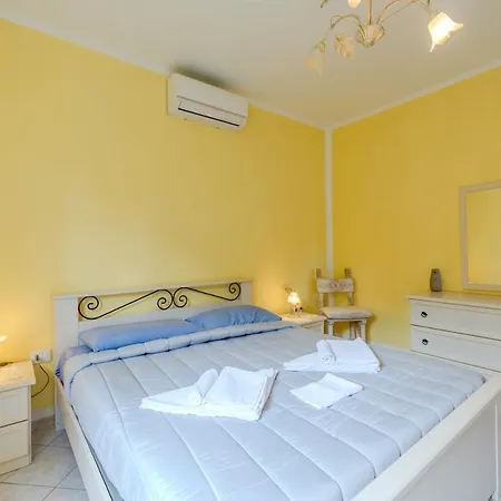 بيت للعطل San Teodoro Small With Garden, Parking, And Ac