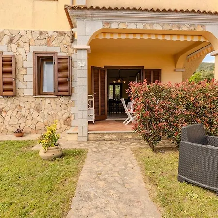 San Teodoro Small With Garden, Parking, And Ac بيت للعطل