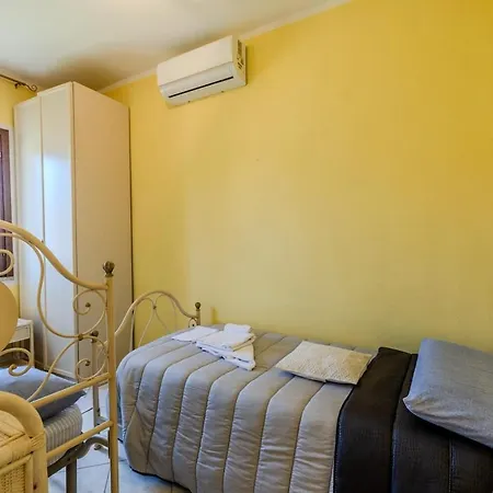 San Teodoro Small With Garden, Parking, And Ac بيت للعطل Schifoni
